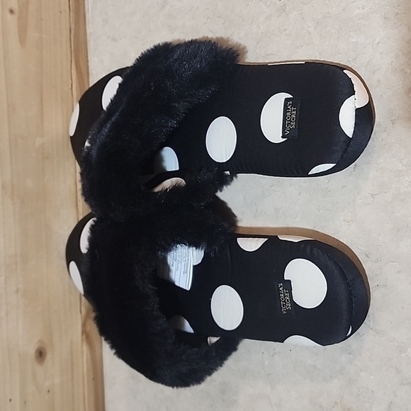 NWOT Victoria’s Secret polka dots slippers with faux fur size Large - Picture 3 of 7